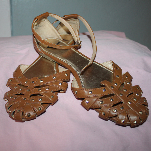 Report Shoes - NWOT Tan Gladiator Report Sandals size 10 Studded